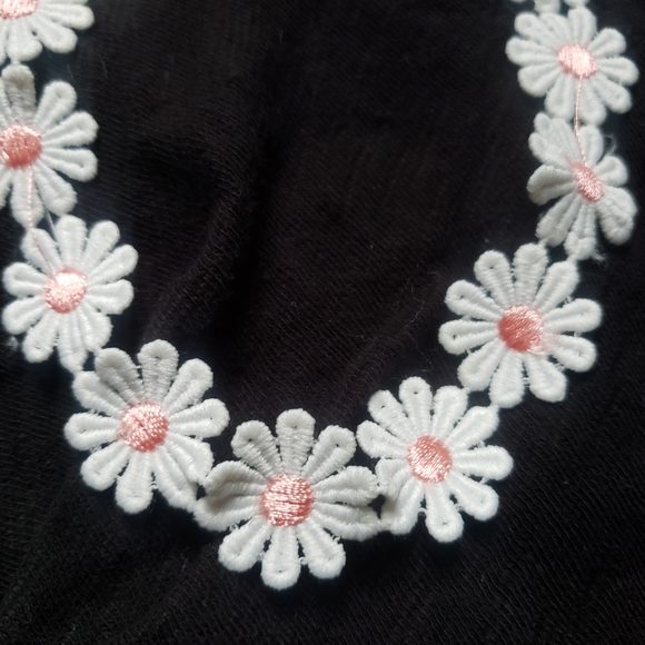 Pink Daisy Choker Necklace | Trendy 90s Floral - Picture 4 of 5